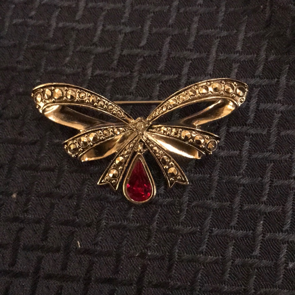 Avon Silvertone Marcasite and Ruby Bow Brooch Pin
